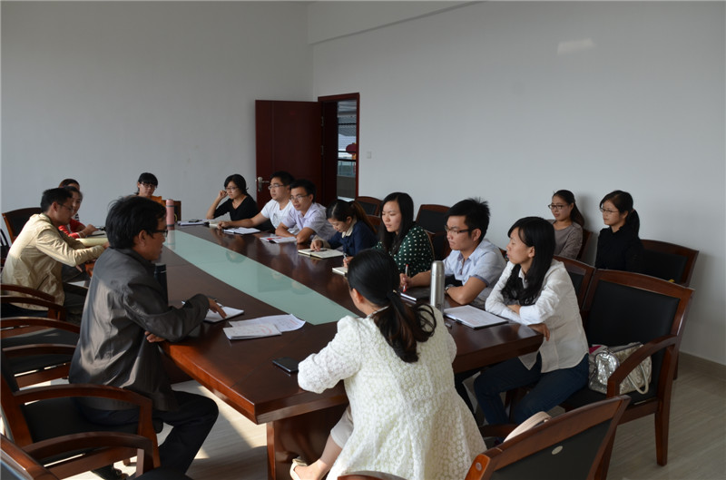 我院初等教育系召开新教师业务座谈会