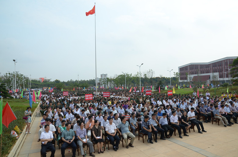 我院挂牌暨首届新生开学典礼隆重举行