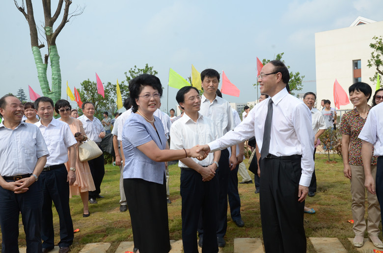 我院挂牌暨首届新生开学典礼隆重举行