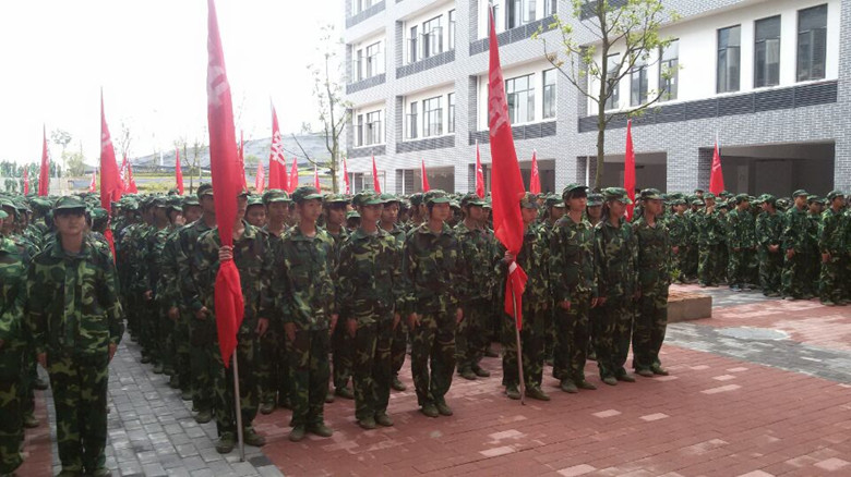 我院2014级新生军训圆满结束